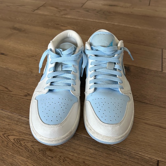 Nike Air Jordan Low in Light Blue and White - Picture 4 of 4